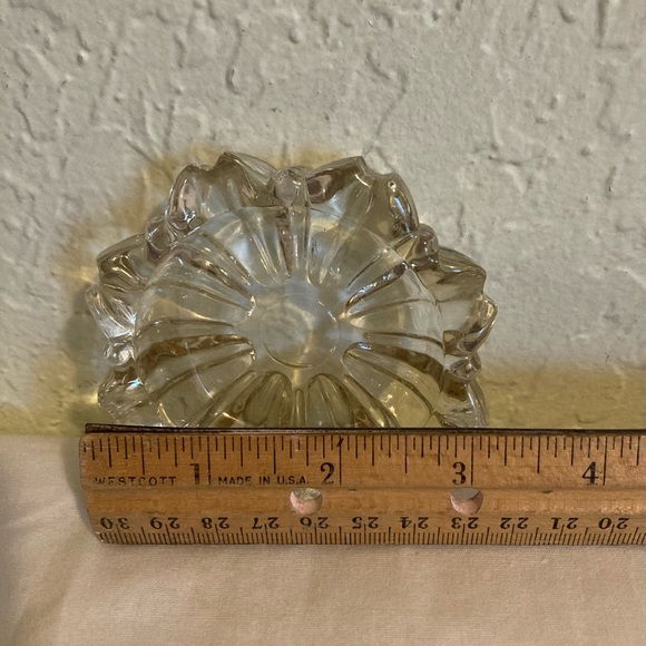 Vintage Hazel Atlas Glass Trio of Daisy Fluted Clear Nesting Ashtrays - Picture 8 of 9